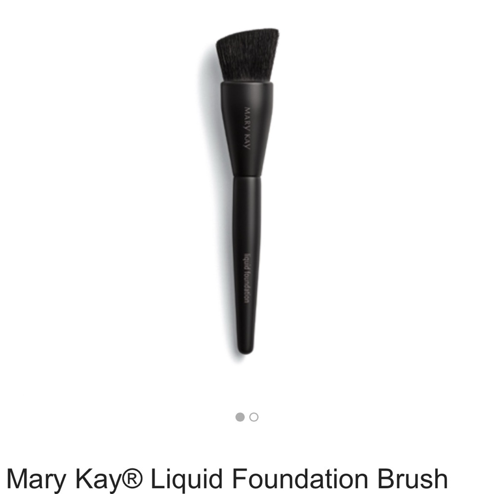 Mary Kay Sleek Black Foundation Brush